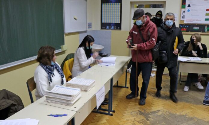 Većim naknadama mame ljude u biračke odbore