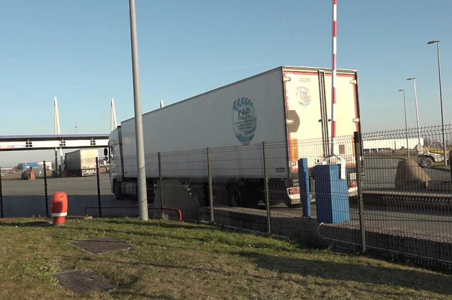 Kamion pun Turaka otkriven pri pokušaju ilegalnog prelaska granice u Orašju