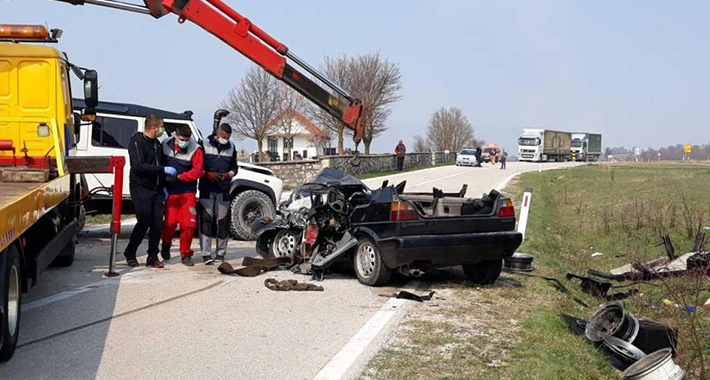 VOZAČ SKRIVIO NESREĆU U KOJOJ JE POGINULO ČETVERO MLADIH, SUVOZAČ SAKRIVAO ORUŽJE