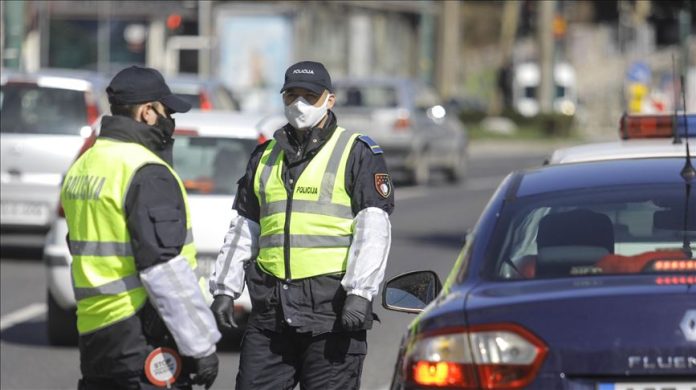 “EVO CVAJA, NEMOJTE PISATI”: POTVRĐENA OPTUŽNICA PROTIV MUŠKARCA KOJI JE POKUŠAO PODMITITI POLICAJCE