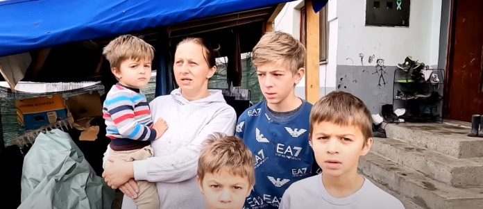 SAMOHRANA MAJKA ROVI PO KONTEJNERIMA U TUZLI KAKO BI PREHRANILA ŠESTERO DJECE SAMOHRANA MAJKA ROVI PO KONTEJNERIMA U TUZLI KAKO BI PREHRANILA ŠESTERO DJECE