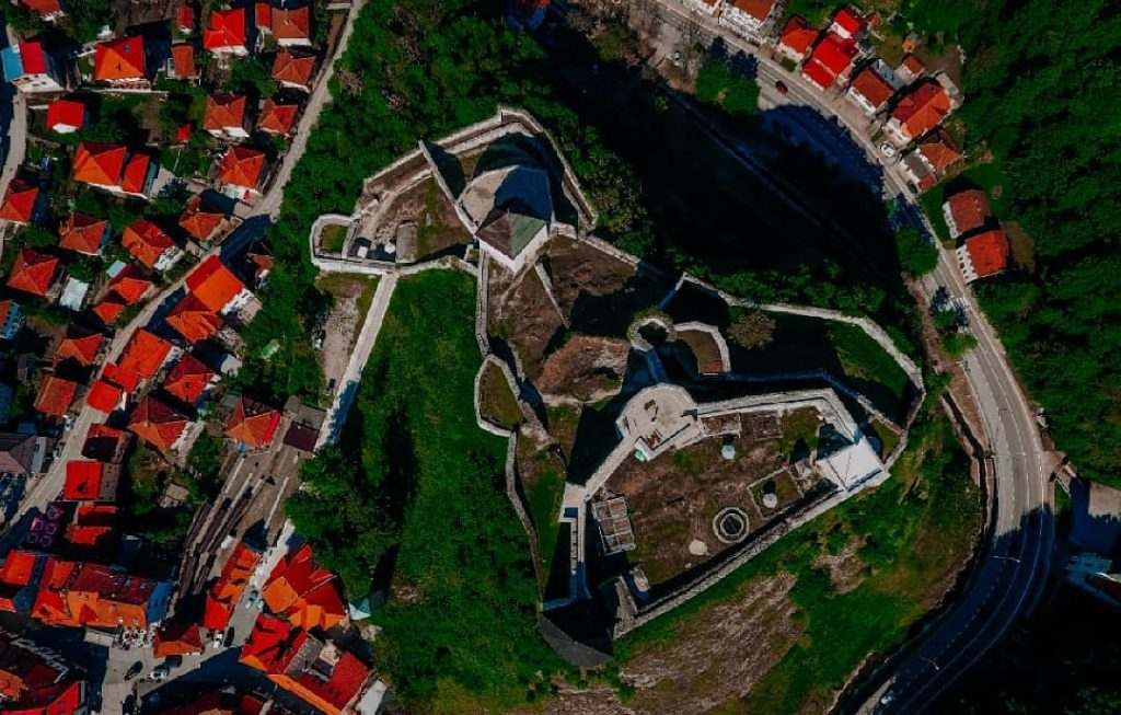 Tešanj: Dom kulture leži na 27 kilograma zlata Tešanj: Dom kulture leži na 27 kilograma zlata
