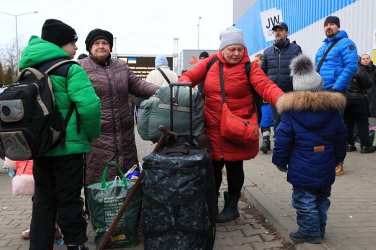 Rusija: Civili imaju pet sati da napuste Mariupolj Rusija: Civili imaju pet sati da napuste Mariupolj