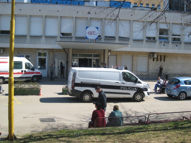 SAOBRAĆAJNA NESREĆA NA PUTU TUZLA – DOBOJ: Djevojka preminula u bolnici, još troje povrijeđeno SAOBRAĆAJNA NESREĆA NA PUTU TUZLA – DOBOJ: Djevojka preminula u bolnici, još troje povrijeđeno