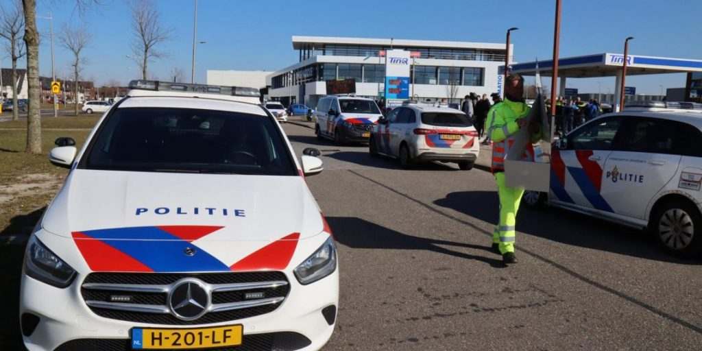 (VIDEO) Ponudili gorivo u pola cijene pa zvali policiju da smiri haos i bijesne vozače (VIDEO) Ponudili gorivo u pola cijene pa zvali policiju da smiri haos i bijesne vozače