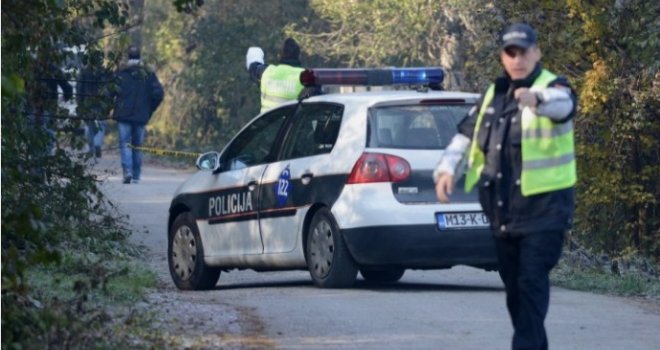 Tragedija: Žena (48) pucala sebi u glavu, ljekar mogao samo konstatovati smrt Tragedija: Žena (48) pucala sebi u glavu, ljekar mogao samo konstatovati smrt