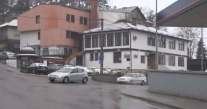 Užasan slučaj u Tešnju, policija je odmah intervenisala: Nasilnički mu upao u stan i nanio povrede Užasan slučaj u Tešnju, policija je odmah intervenisala: Nasilnički mu upao u stan i nanio povrede