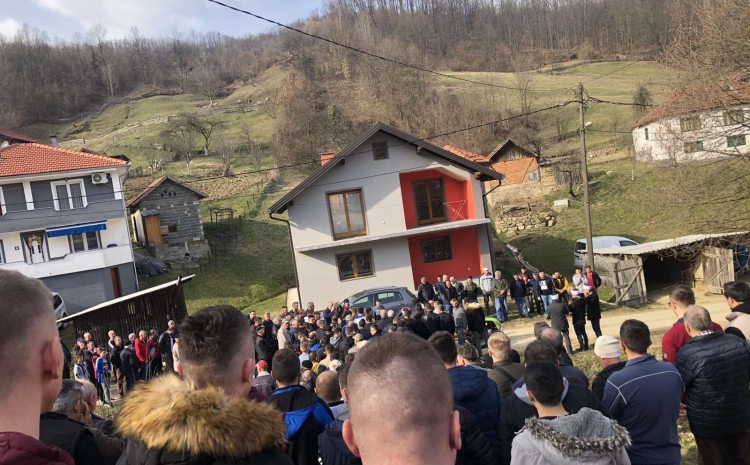 U Lukavici Rijeci obavljena dženaza dvojici mladića nastradalih u stravičnoj nesreći U Lukavici Rijeci obavljena dženaza dvojici mladića nastradalih u stravičnoj nesreći