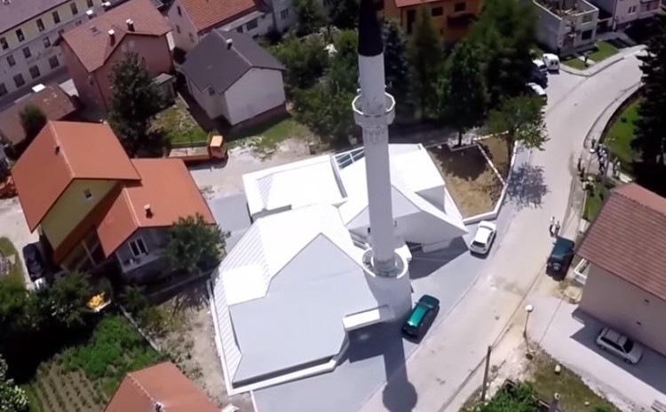 Razbojništvo u Kupresu i Tomislavgradu: Počinitelji provalili u džamije i crkvu Razbojništvo u Kupresu i Tomislavgradu: Počinitelji provalili u džamije i crkvu