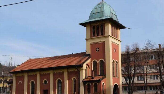 PRIMJER SUŽIVOTA IZ RUDARSKOG GRADA: BOŠNJACI POMAŽU U OBNOVI PRAVOSLAVNE CRKVE PRIMJER SUŽIVOTA IZ RUDARSKOG GRADA: BOŠNJACI POMAŽU U OBNOVI PRAVOSLAVNE CRKVE