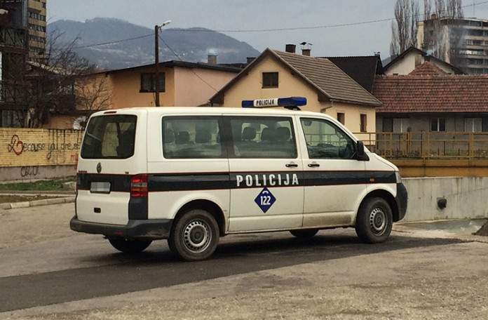 ZENIČKA POLICIJA ZAUSTAVILA KOMBI, ILEGALNO PREVOZIO 880 KILOGRAMA UGLJA ZENIČKA POLICIJA ZAUSTAVILA KOMBI, ILEGALNO PREVOZIO 880 KILOGRAMA UGLJA