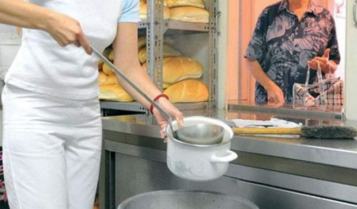 Sve više ljudi dolazi da jede u javnim kuhinjama Sve više ljudi dolazi da jede u javnim kuhinjama