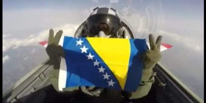 Viralni hit: Kako je jedan turski pilot poželio sretan Dan nezavisnosti BiH