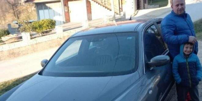 Bravo dobri ljudi! Lopovi Salihu Hadžiću slupali auto, kolege mu kupile novi Bravo dobri ljudi! Lopovi Salihu Hadžiću slupali auto, kolege mu kupile novi