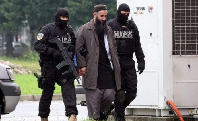 Policajac na društvenim mrežama podržao Bilala Bosnića, MUP ga sankcionisao Policajac na društvenim mrežama podržao Bilala Bosnića, MUP ga sankcionisao
