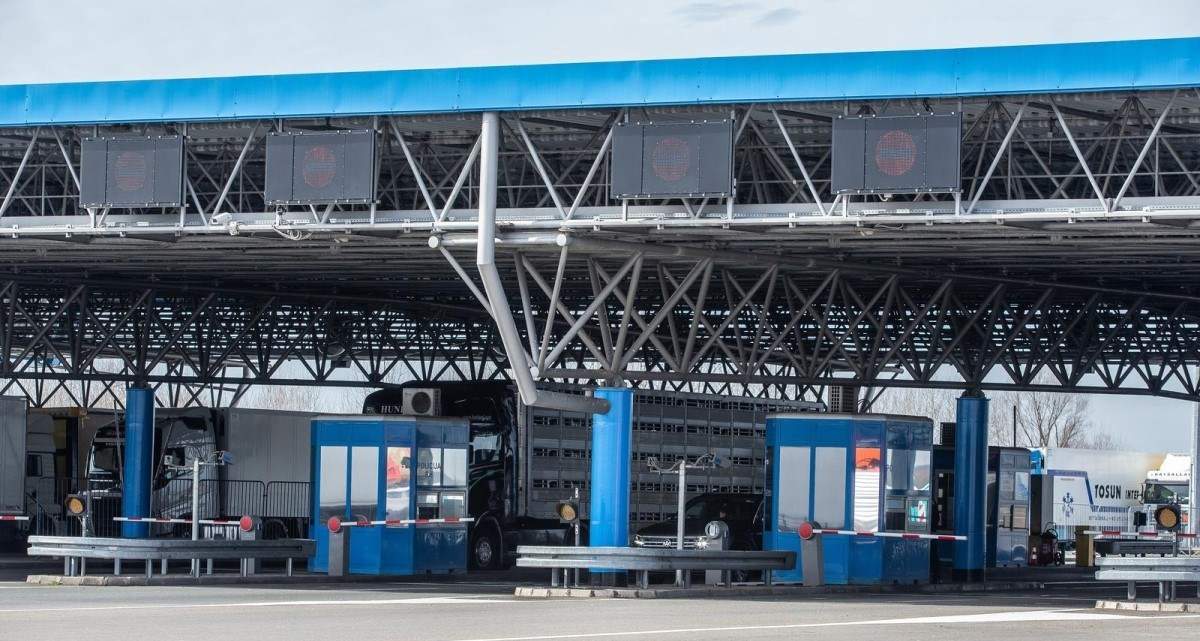 Nevjerovatno: Uhapšen šef carine, krao ulje i sir
