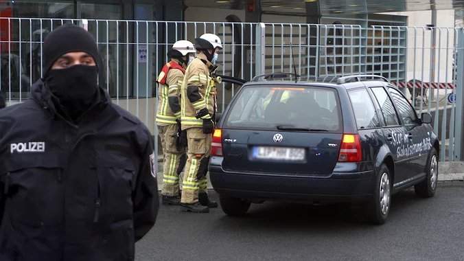 Bivši muž zaklao ženu u automobilu na auto-putu kod Frankfurta Bivši muž zaklao ženu u automobilu na auto-putu kod Frankfurta