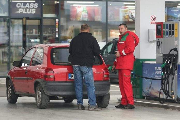 U nekim dijelovima BiH pojeftinilo gorivo i za više od 30 feninga