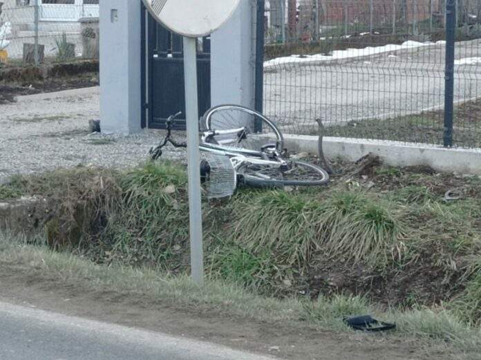 (FOTO) TEŠKA NESREĆA NA MAGISTRALNOM PUTU BANJALUKA – TESLIĆ: VOZILO UDARILO BICIKLISTU (FOTO) TEŠKA NESREĆA NA MAGISTRALNOM PUTU BANJALUKA – TESLIĆ: VOZILO UDARILO BICIKLISTU