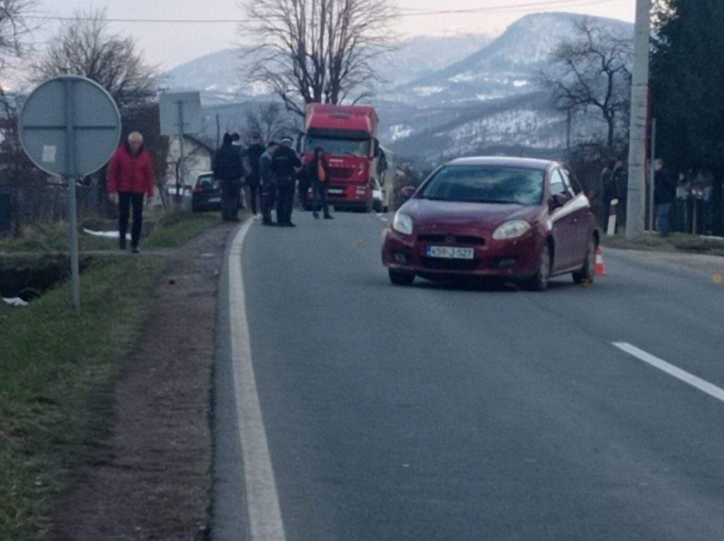 (FOTO) TEŠKA NESREĆA NA MAGISTRALNOM PUTU BANJALUKA – TESLIĆ: VOZILO UDARILO BICIKLISTU (FOTO) TEŠKA NESREĆA NA MAGISTRALNOM PUTU BANJALUKA – TESLIĆ: VOZILO UDARILO BICIKLISTU