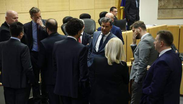 Novalić u Parlamentu predstavio budžet i fiskalne zakone Novalić u Parlamentu predstavio budžet i fiskalne zakone