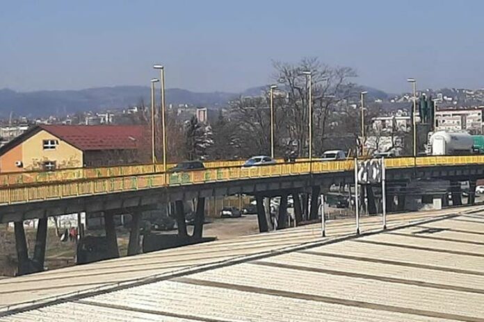 Opsadno stanje u više gradova: Na ulicama policajci MUP-a RS s dugim cijevima