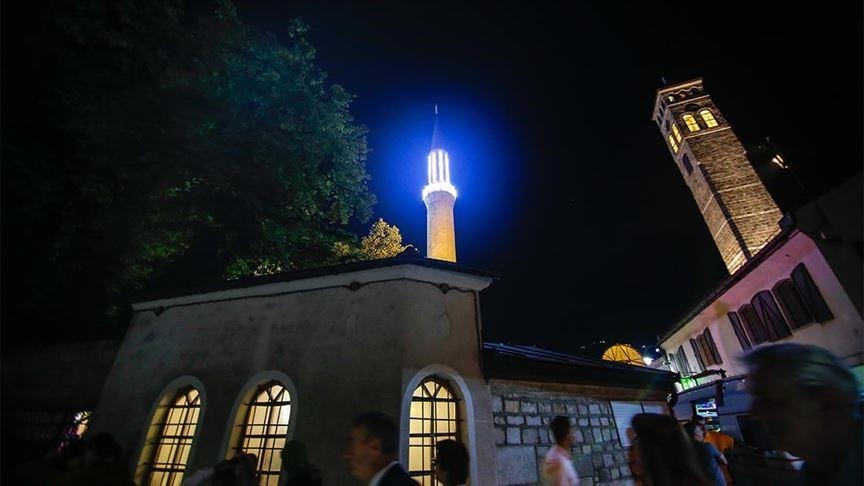 Muslimani večeras obilježavaju odabranu noć Lejletul-berat Muslimani večeras obilježavaju odabranu noć Lejletul-berat