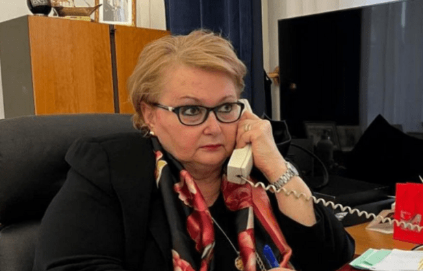 MINISTRICA TURKOVIĆ IMA PRAVO NA 500 KM ZA MOBITEL, A RADNICA KOJA ČISTI KANCELARIJU IMA PLATU OD 475 KM MINISTRICA TURKOVIĆ IMA PRAVO NA 500 KM ZA MOBITEL, A RADNICA KOJA ČISTI KANCELARIJU IMA PLATU OD 475 KM
