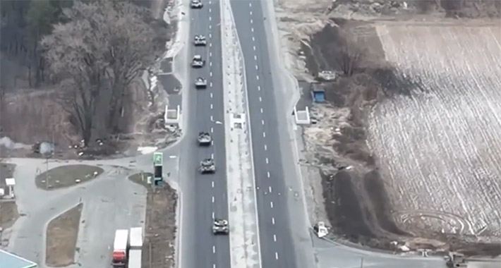 Pogledajte trenutak kad je kolona ruskih tenkova naišla na zasjedu Pogledajte trenutak kad je kolona ruskih tenkova naišla na zasjedu