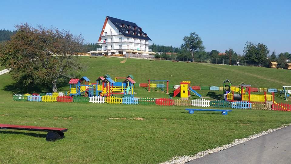 Direktorica centra "Ajdinovići" Sanela Omerčević dobila uvjetnu kaznu zbog masovnog trovanje djece Direktorica centra "Ajdinovići" Sanela Omerčević dobila uvjetnu kaznu zbog masovnog trovanje djece