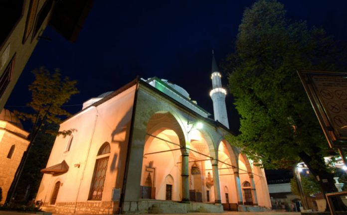 Muslimani širom svijeta večeras obilježavaju Lejletu-l-kadr Muslimani širom svijeta večeras obilježavaju Lejletu-l-kadr