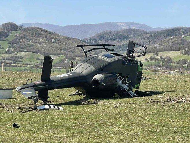 (FOTO+VIDEO) Pojavili se snimci prevrnutog helikoptera u Visokom: Otkriveni detalji o šteti i povrijeđenima