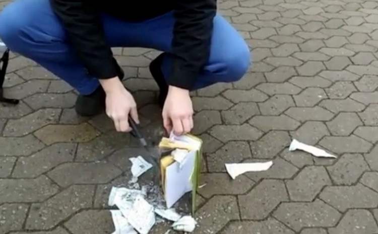 (VIDEO) U Švedskoj spaljen Kur'an na javnom mjestu uz prisustvo policije (VIDEO) U Švedskoj spaljen Kur'an na javnom mjestu uz prisustvo policije