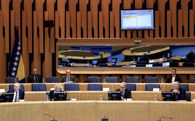 HDZ traži hitnu sjednicu Doma naroda zbog izmjene Izbornog zakona HDZ traži hitnu sjednicu Doma naroda zbog izmjene Izbornog zakona