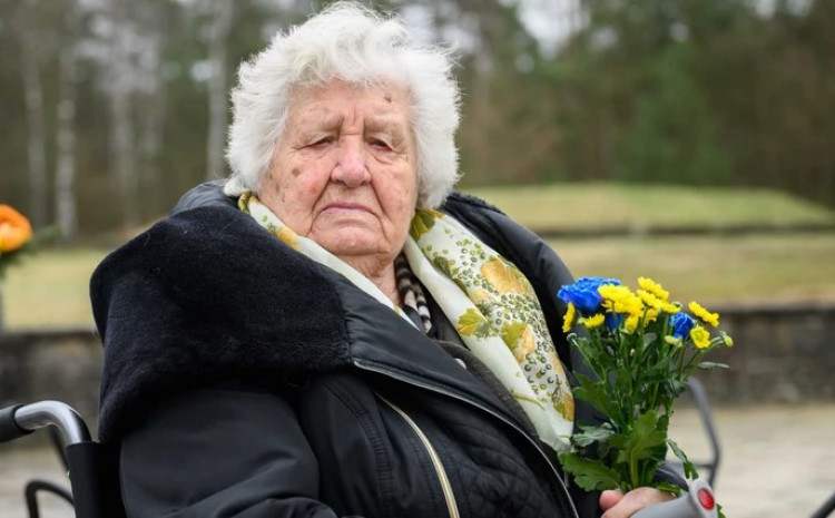 Baka (96) koja je preživjela holokaust: Nisu me ubili Hitler i Staljin, nadživjet ću i šu*ka Putina Baka (96) koja je preživjela holokaust: Nisu me ubili Hitler i Staljin, nadživjet ću i šu*ka Putina