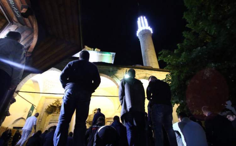 Muslimani sutra obilježavaju Lejletu-l-kadr, noć vrijedniju od hiljadu mjeseci Muslimani sutra obilježavaju Lejletu-l-kadr, noć vrijedniju od hiljadu mjeseci