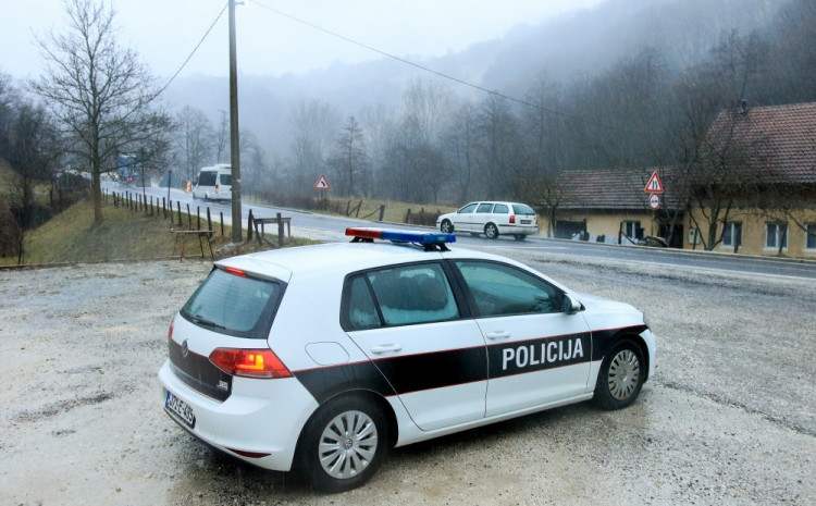 Mladić teško povrijeđen, vozačica Golfa uhapšena zvog vožnje pod utjecajem alkohola Mladić teško povrijeđen, vozačica Golfa uhapšena zvog vožnje pod utjecajem alkohola
