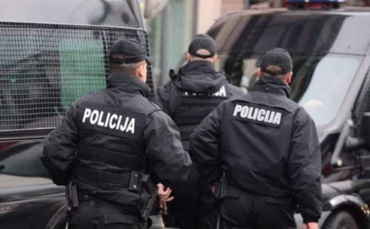 Optužnica protiv 21 osobe za fingiranje saobraćajki, među njima i 4 policajca Optužnica protiv 21 osobe za fingiranje saobraćajki, među njima i 4 policajca