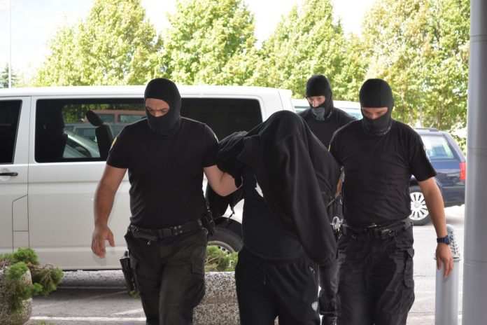 Pokušaj krijumčarenja maloljetnih osoba: Pripadnici GP BiH lišili slobode državljanina Srbije i BiH Pokušaj krijumčarenja maloljetnih osoba: Pripadnici GP BiH lišili slobode državljanina Srbije i BiH