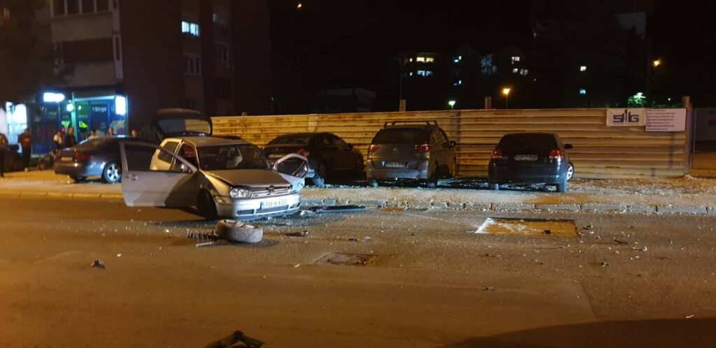 FOTOGRAFIJE KOJE LEDE KRV U ŽILAMA: U SUDARU DVA AUTOMOBILA POVRIJEĐENE TRI OSOBE FOTOGRAFIJE KOJE LEDE KRV U ŽILAMA: U SUDARU DVA AUTOMOBILA POVRIJEĐENE TRI OSOBE