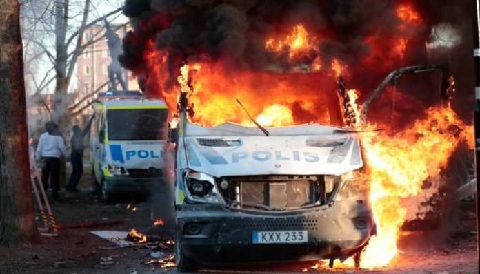 Nemiri u nekoliko gradova Švedske, krenulo sve spaljivanjem Kur'ana
