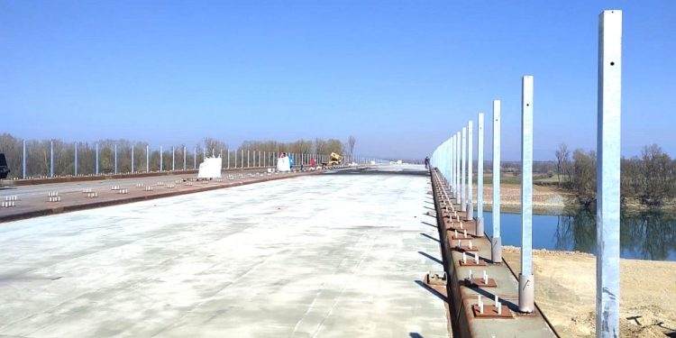 Most za novi granični prijelaz B. Gradiška – S. Gradiška gotov do kraja maja, a za saobraćaj se otvara za dvije godine! Most za novi granični prijelaz B. Gradiška – S. Gradiška gotov do kraja maja, a za saobraćaj se otvara za dvije godine!