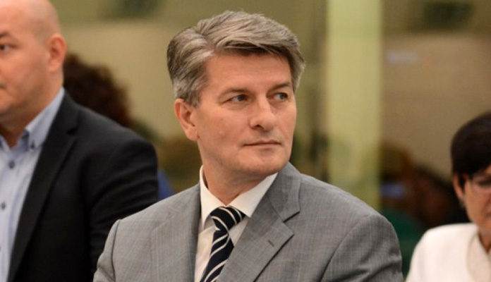 Mehmedović Kalabuhovu: Ne prijetite jer mi se ne znamo bojati, niste nigdje vidjeli da Bosanac kleči Mehmedović Kalabuhovu: Ne prijetite jer mi se ne znamo bojati, niste nigdje vidjeli da Bosanac kleči
