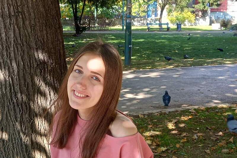 Pomozimo devetnaestogodišnjoj Emini Škoro da pobijedi opaku bolest Pomozimo devetnaestogodišnjoj Emini Škoro da pobijedi opaku bolest