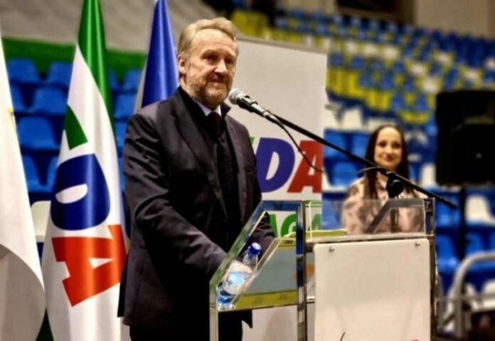 Na iftaru o politici: Izetbegović se hvali da je SDA riješila sve probleme Na iftaru o politici: Izetbegović se hvali da je SDA riješila sve probleme