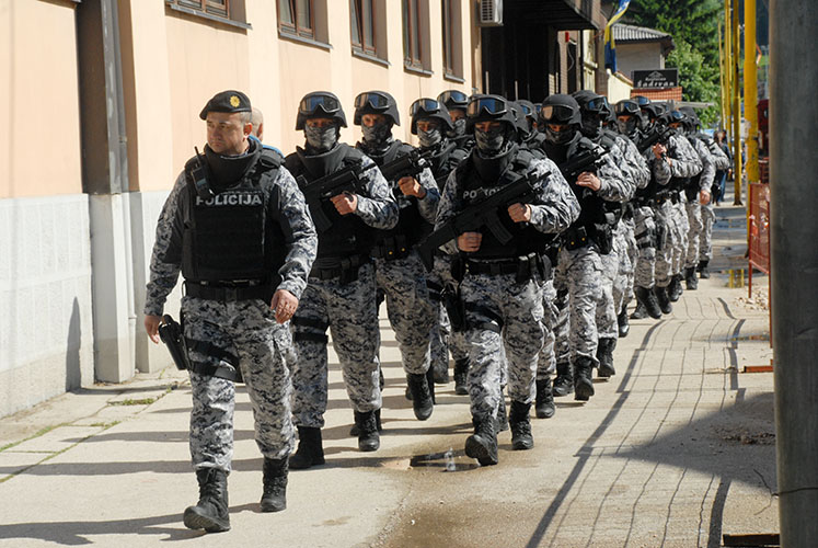 Od danas veće plate policijskim službenicima u FBiH za 5 posto