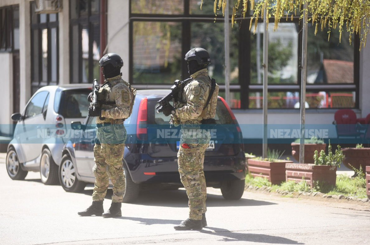 Duge cijevi na ulicama: Akcija policije u Banjaluci Duge cijevi na ulicama: Akcija policije u Banjaluci