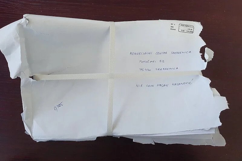 Šikaniranje Memorijalnog centra u Srebrenici: Ko u pošti otvara i dere koverte? Šikaniranje Memorijalnog centra u Srebrenici: Ko u pošti otvara i dere koverte?