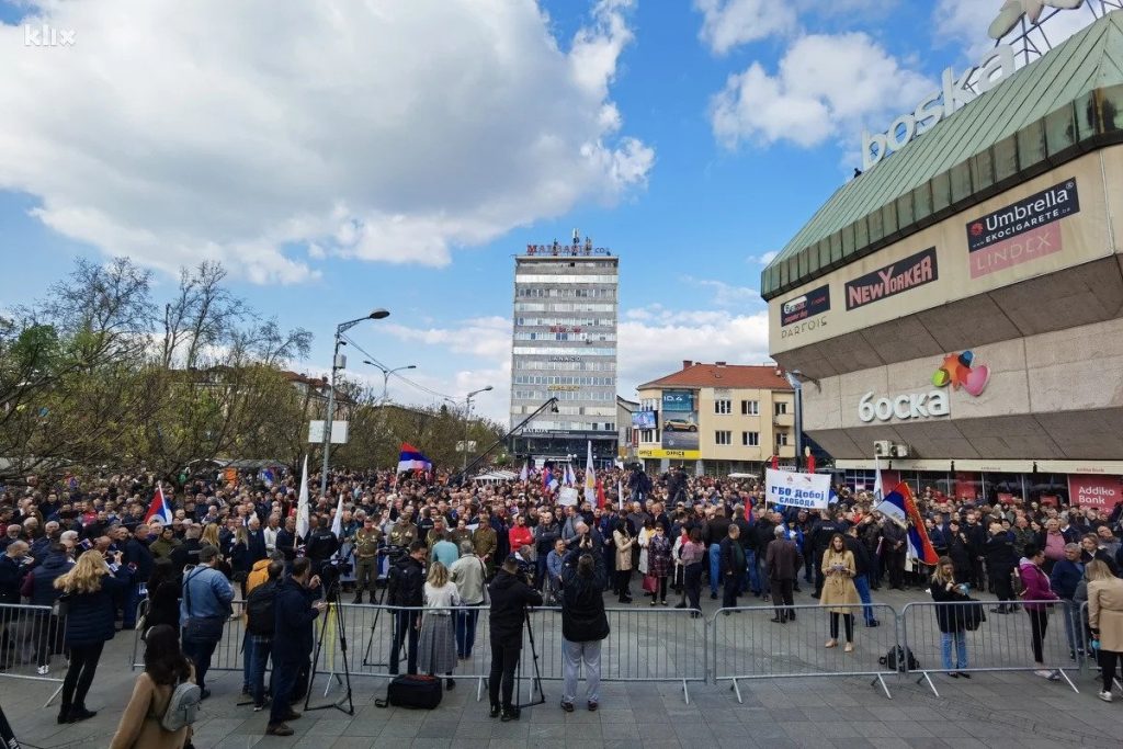 Počeo skup podrške vlastima RS-a na Trgu Krajine u Banjoj Luci Počeo skup podrške vlastima RS-a na Trgu Krajine u Banjoj Luci