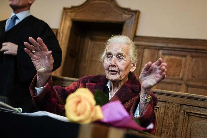 "Naci baka": 93-godišnja Njemica osuđena na godinu zatvora zbog negiranja holokausta "Naci baka": 93-godišnja Njemica osuđena na godinu zatvora zbog negiranja holokausta